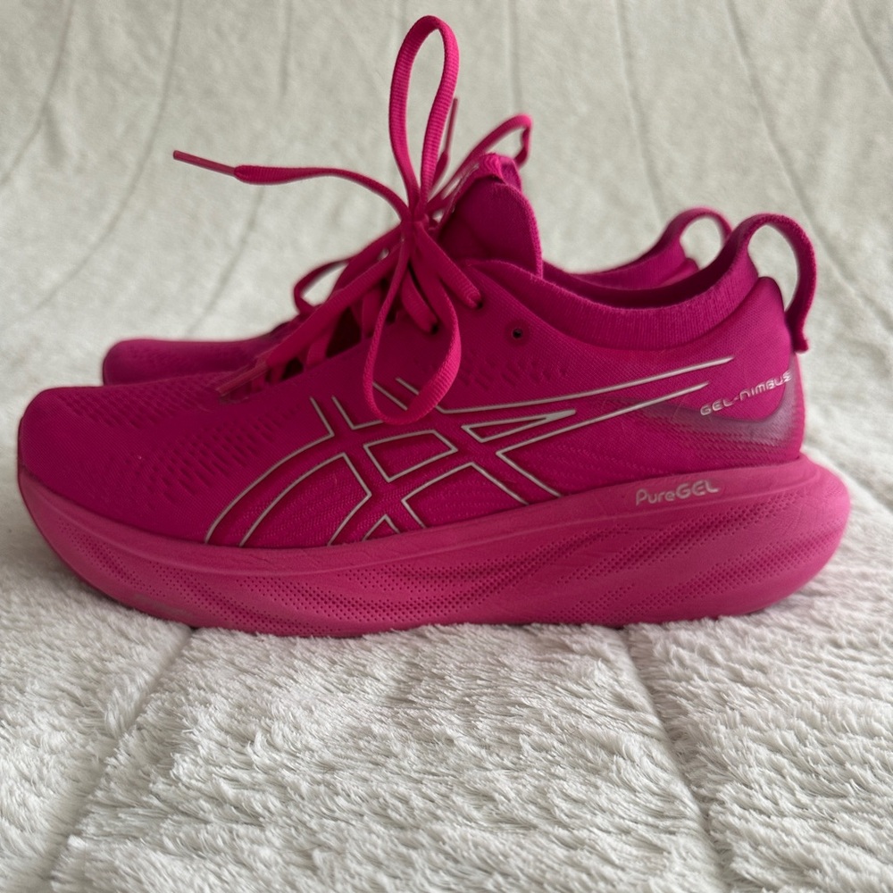 Women’s ASICS Gel Nimbus in Pink Running Shoes Size 10
